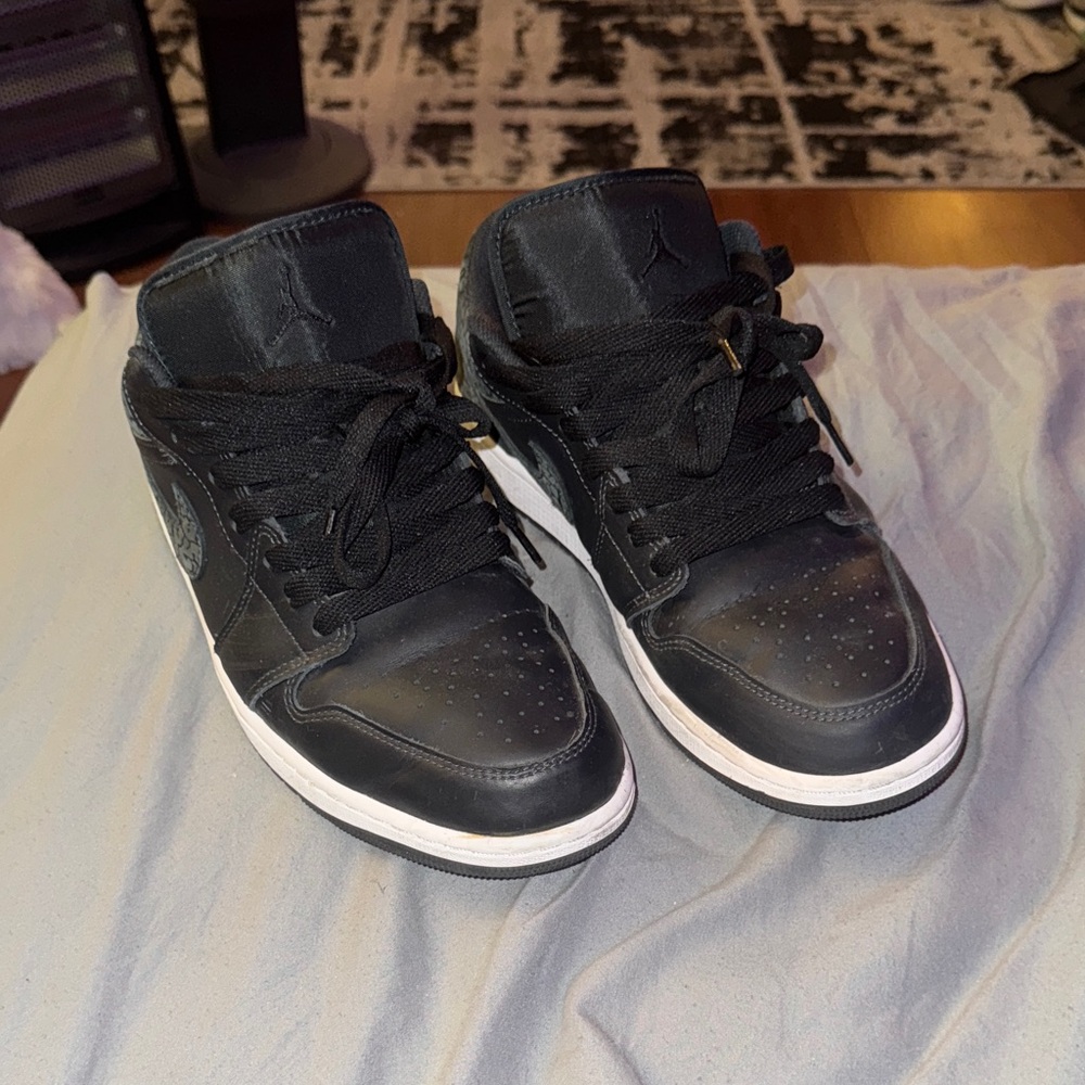 Jordan 1 low SE “Black Elephant”
